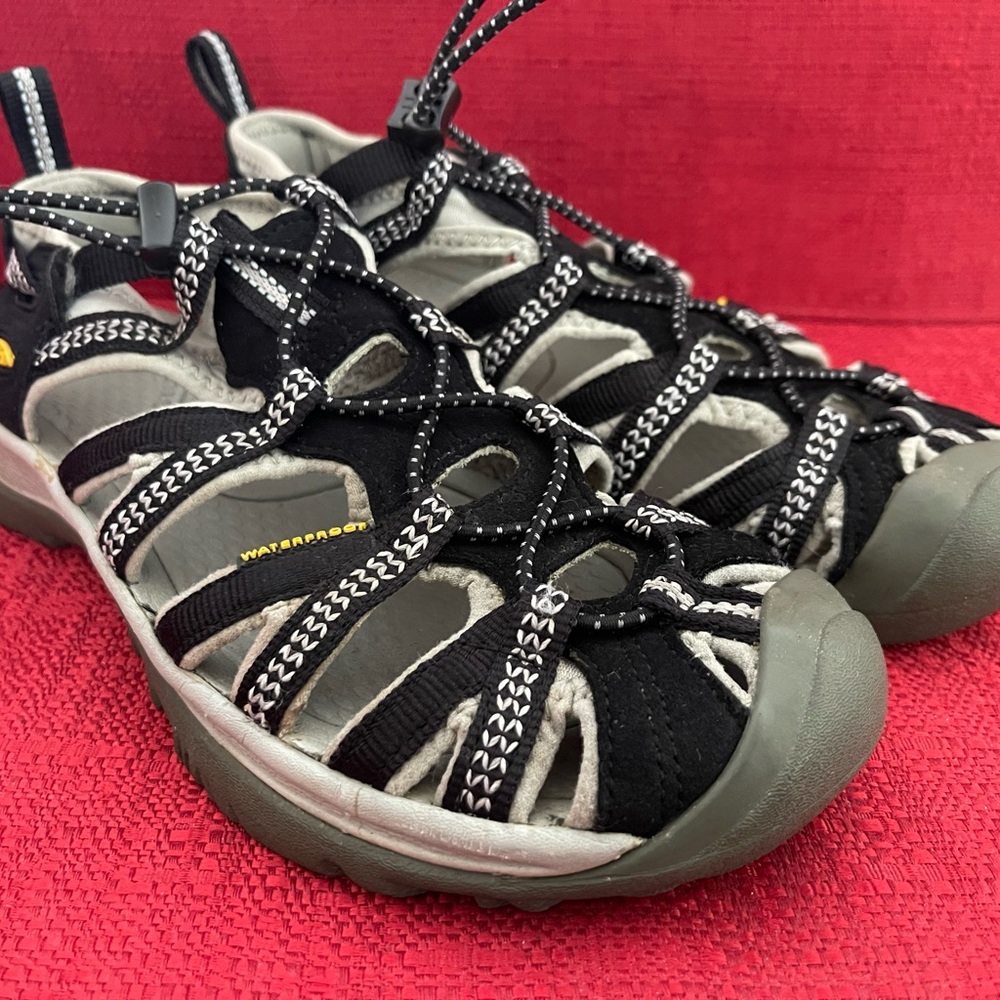 KEEN Whisper Black/Gray Sandal Size 7.5 Waterproof closed toe hiking